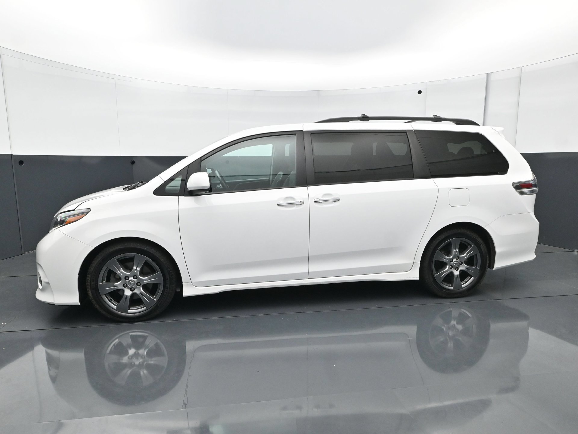 Used 2017 Toyota Sienna SE with VIN 5TDXZ3DC3HS810189 for sale in Minneapolis, Minnesota