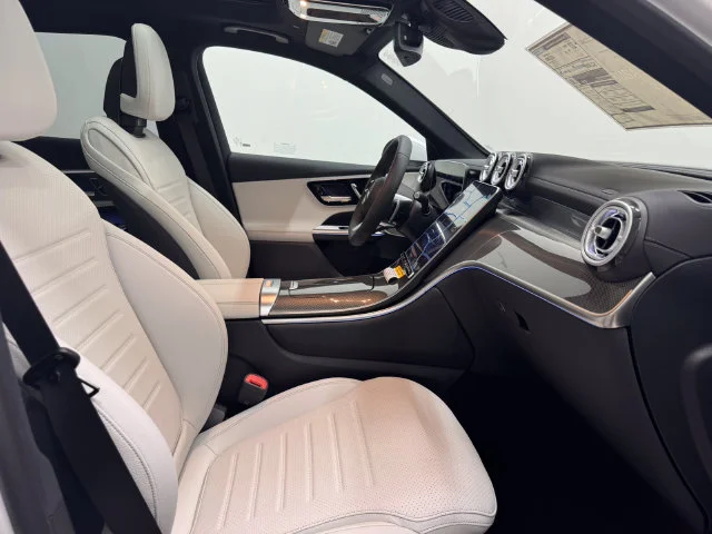 New 2026 MANUFAKTUR Moonlight Whit Mercedes-Benz GLC 300 image 16