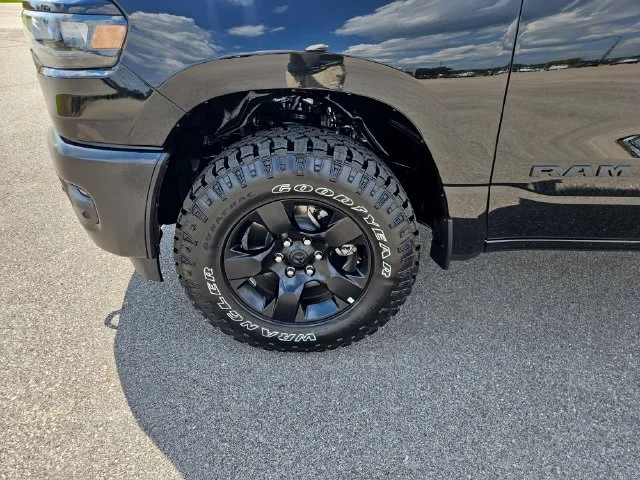 New 2026 Diamond Black Crystal Pearl-Coat Exterior Paint RAM Warlock image 27