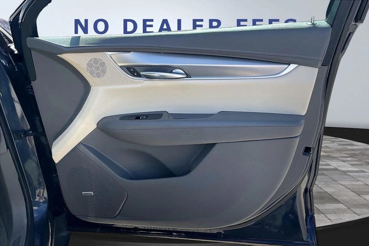 Used 2019 Blue Cadillac Luxury image 27