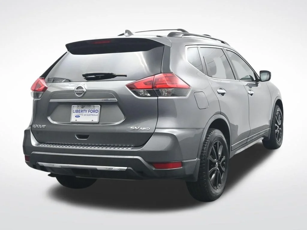 Used 2017 Gray Nissan SV image 7