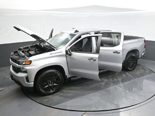 Used 2022 Silver Chevrolet Custom image 28