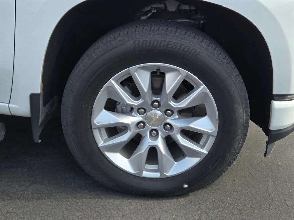 Used 2020 SUMMIT WHITE Chevrolet Custom image 3