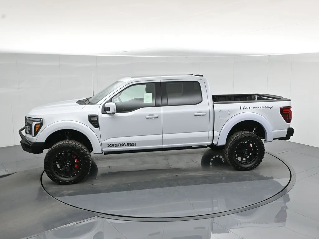 New 2025 Space White Metallic Ford Lariat image 46