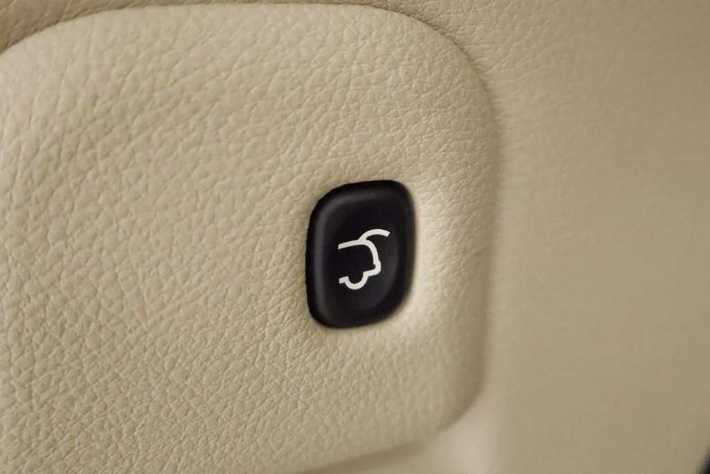 Certified Used 2020 Silver Jeep Limited image 16