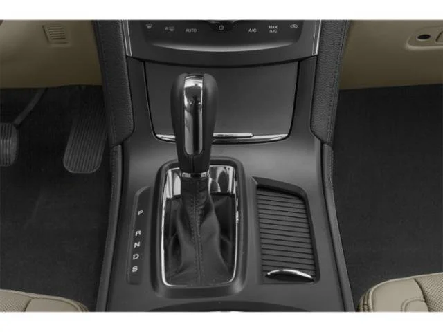 Used 2015 White Platinum Clearcoat Metallic Lincoln Base image 12