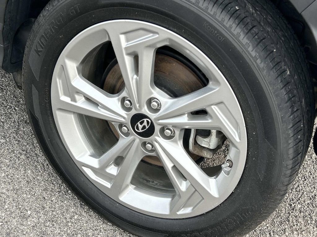 Used 2022 Ultra Black Hyundai SEL image 12
