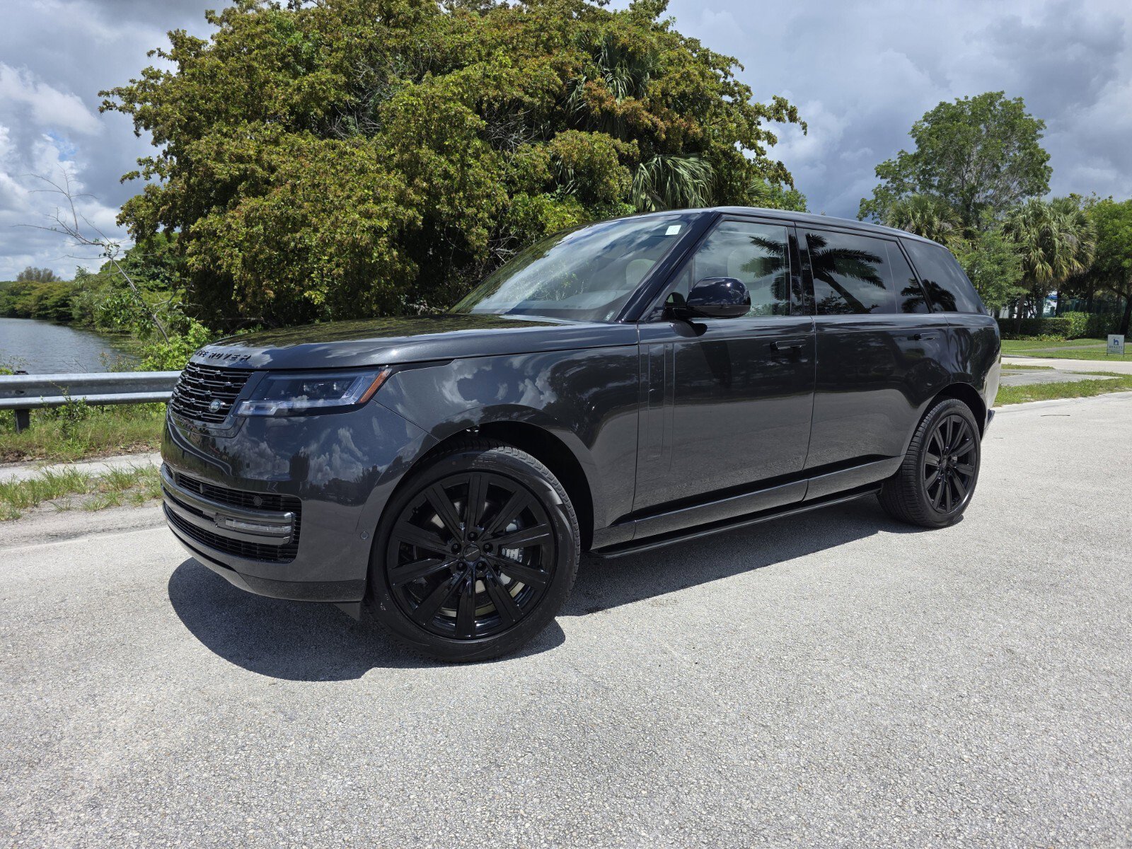 2026 Land Rover Range Rover 3.0 SE LWB 7's photo