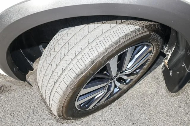 Used 2025 White Nissan Platinum image 10