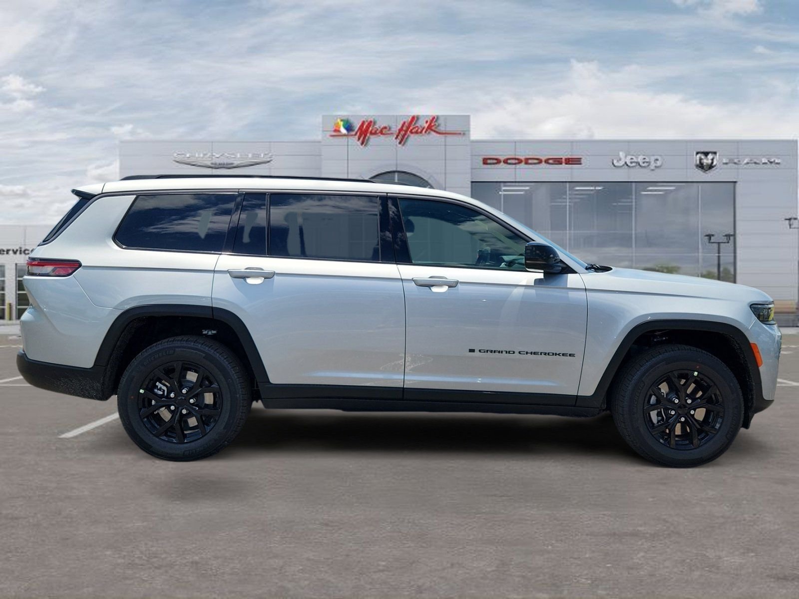 New 2026 Silver Zynith Exterior Paint Jeep Laredo image 6