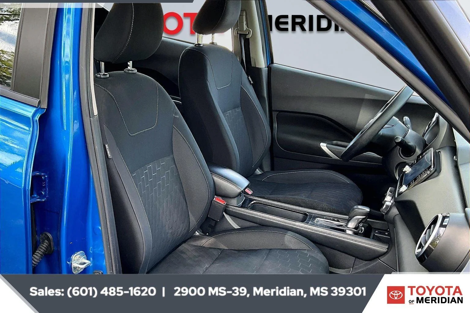 Used 2024 Electric Blue Metallic/Super Black Nissan SV image 6