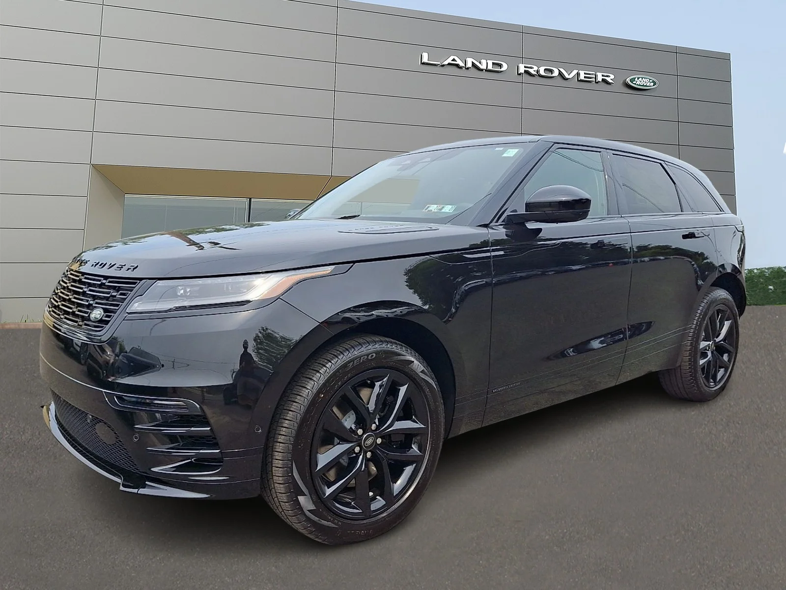 New 2026 Santorini Black Land Rover Belgravia Edition image 1