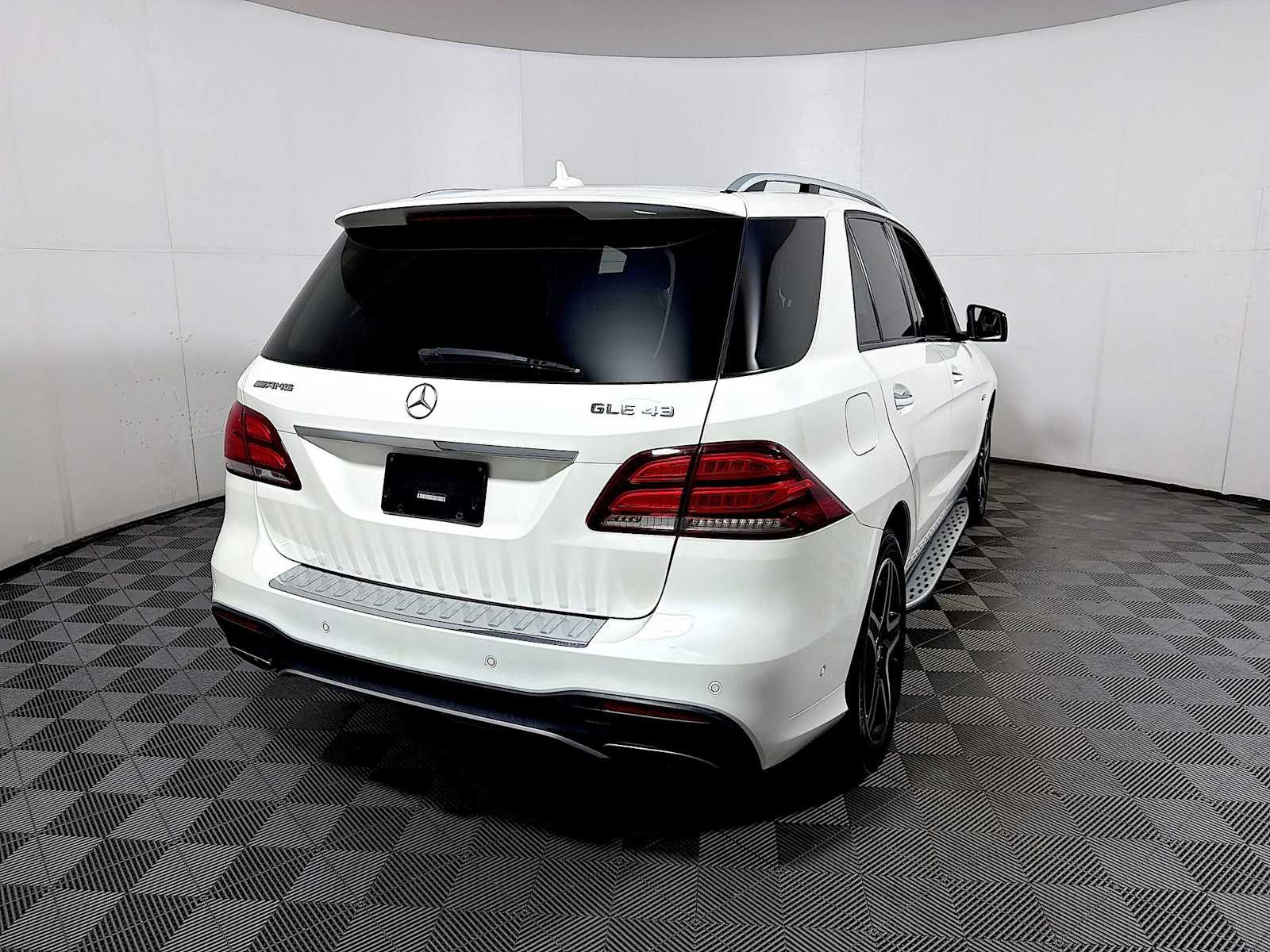 Used 2018 designo Diamond White Metallic Mercedes-Benz AMG® GLE 43 image 6