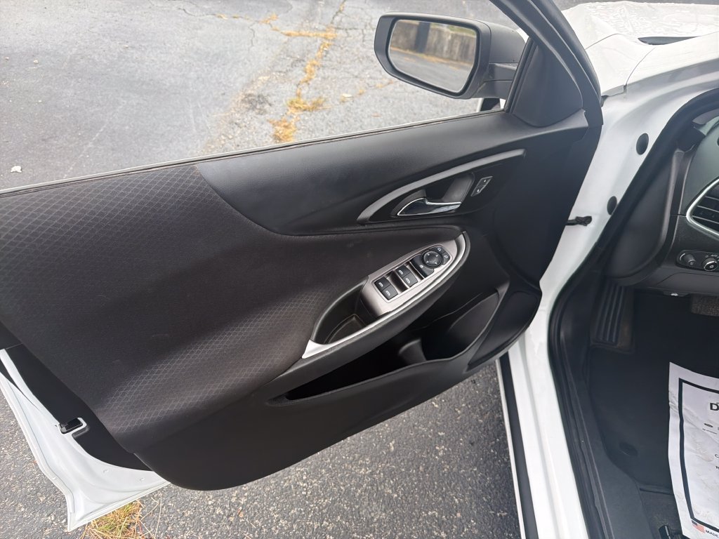 Used 2023 White Chevrolet LS image 11