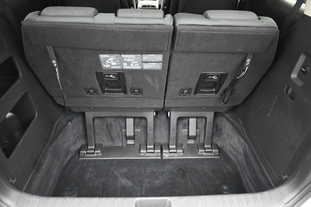 Used 2024 White Kia LX image 12