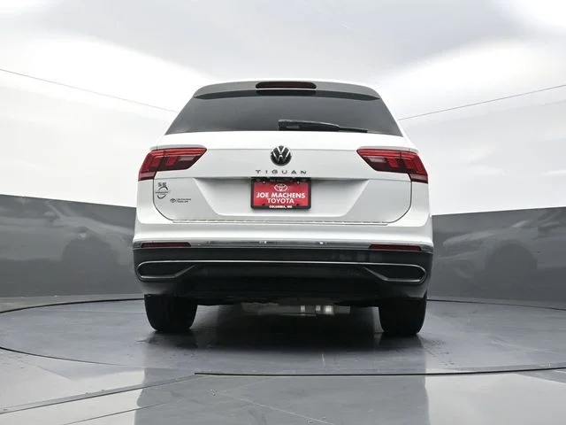 Used 2022 White Volkswagen 2.0T SE image 36