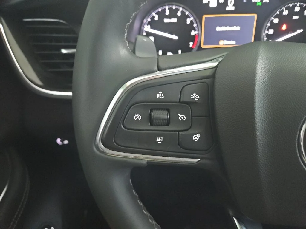 Used 2022 SUMMIT WHITE Buick Essence image 20