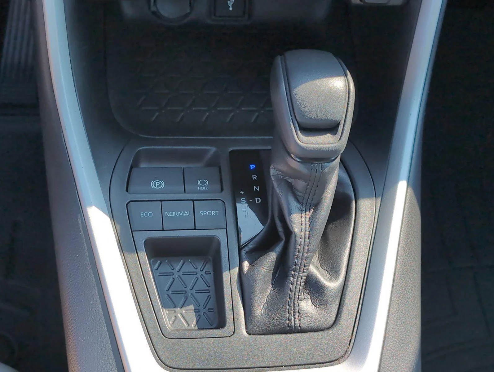Used 2020 Silver Sky Metallic Toyota XLE image 26
