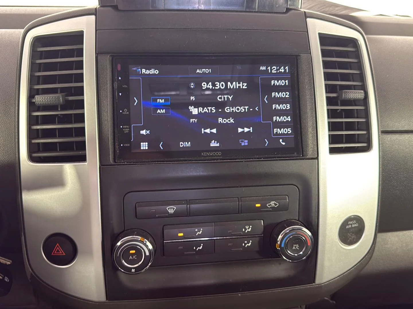 Used 2014 Super Black Nissan SV image 13