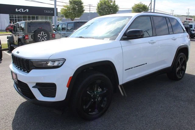 Used 2023 White Jeep Altitude X image 2