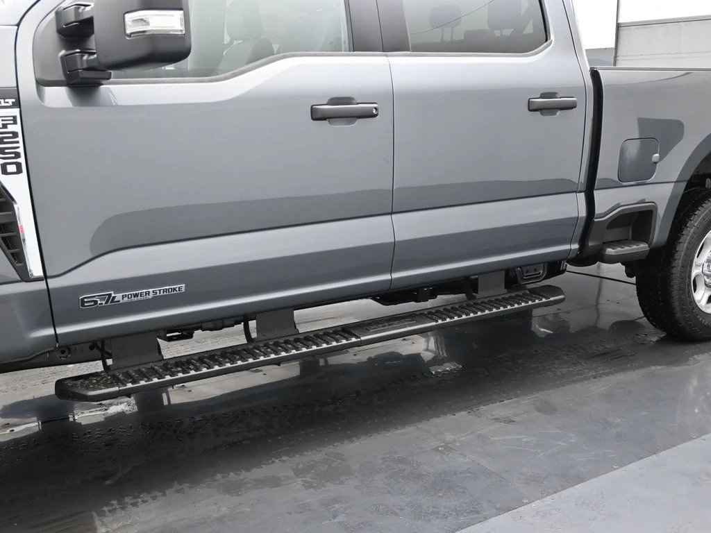 New 2026 Carbonized Gray Metallic Ford XLT image 23