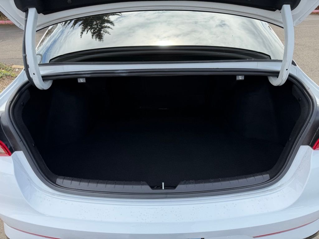 Used 2024 Glacial White Pearl Kia GT-Line image 9