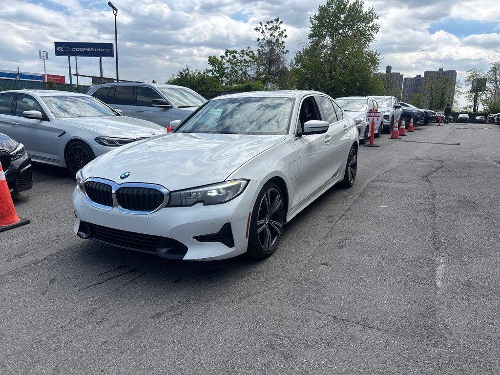 2021 BMW 3 Series 330e xDrive Sedan's photo