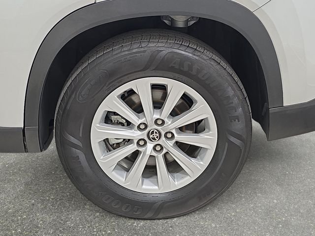 Certified Used 2025 Silver Toyota XLE image 29