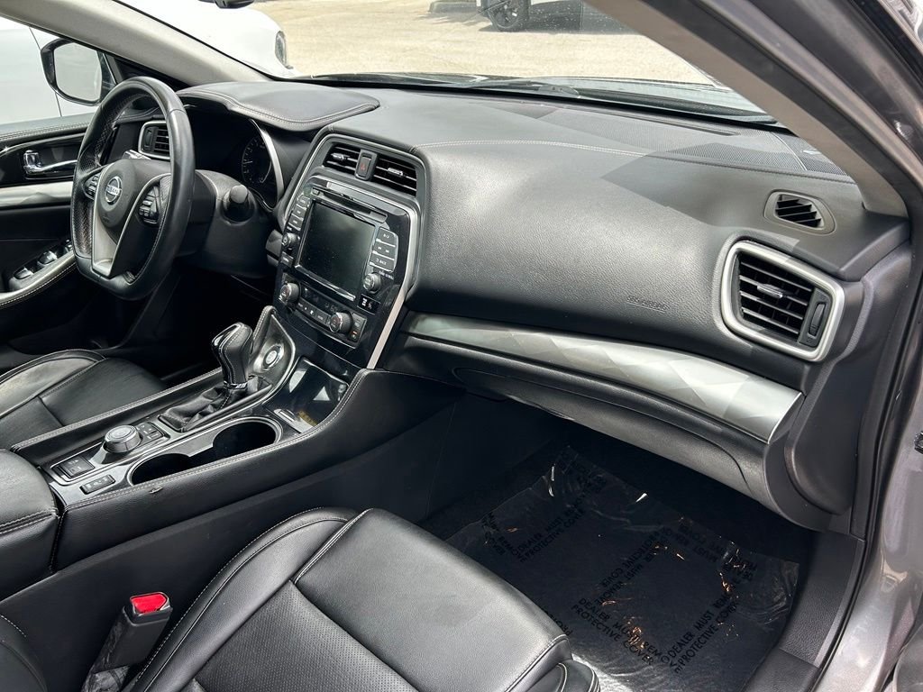 Used 2019 Gray Nissan 3.5 SV image 42
