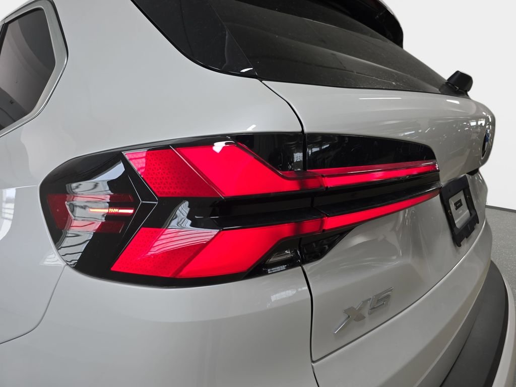 New 2026 Mineral White Metallic BMW xDrive40i image 22