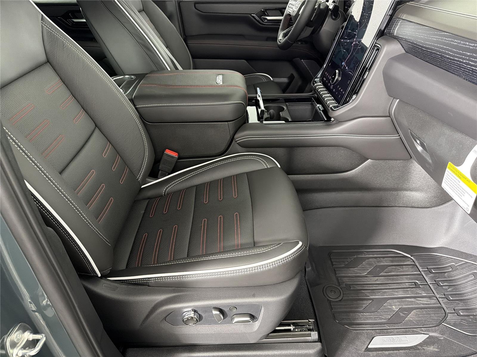 2026 GMC Yukon AT4 Ultimate - Photo 11