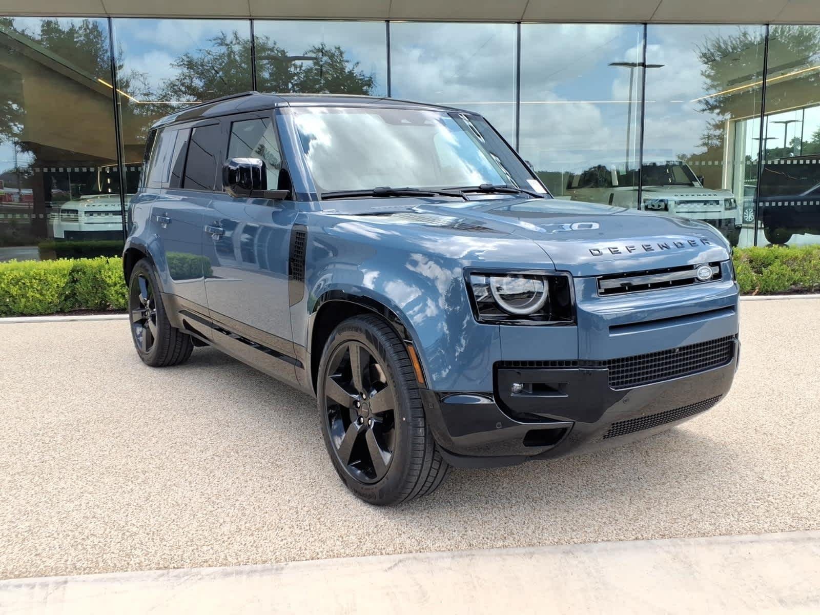 New 2026 Tasman Blue Land Rover X-Dynamic SE image 3
