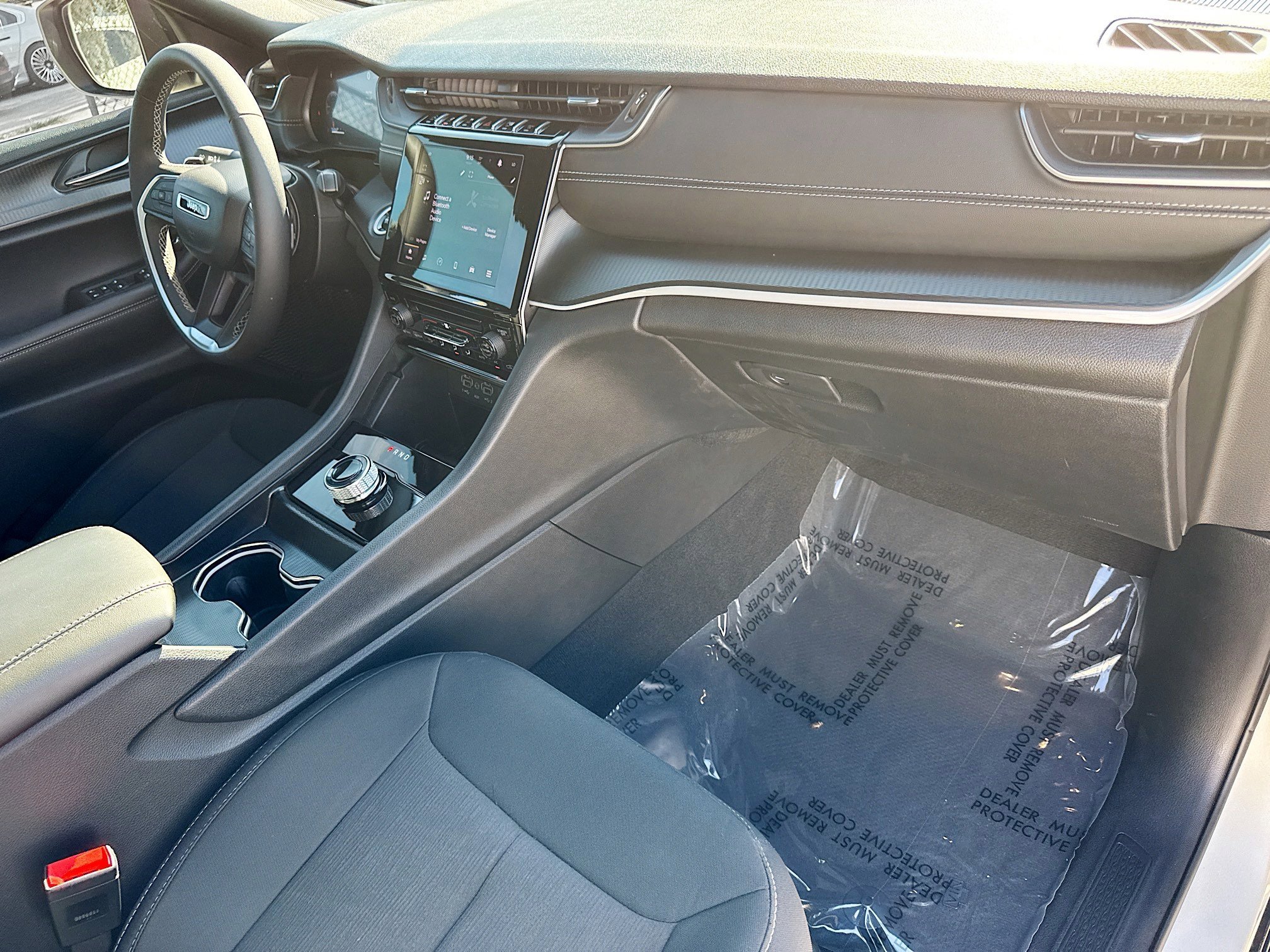 Used 2025 Silver Zynith Jeep Laredo X image 13