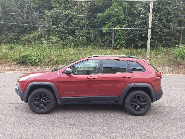 Used 2017 Red Jeep Trailhawk image 5