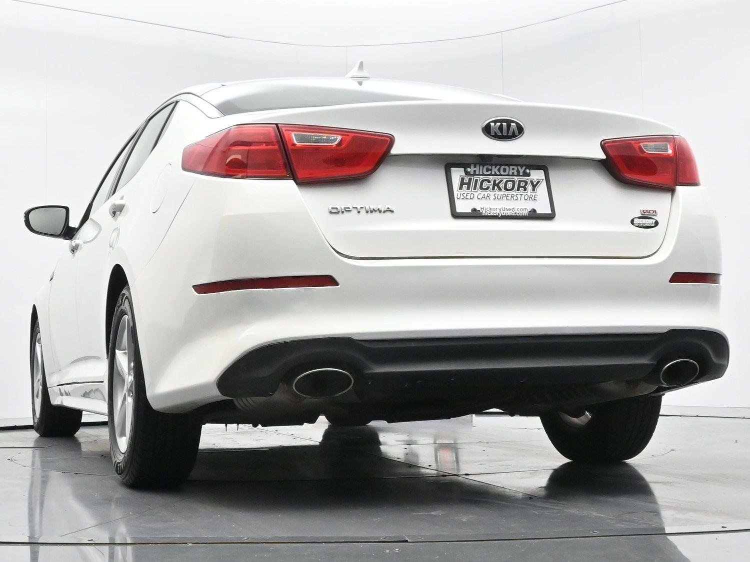 Used 2015 Snow White Pearl Kia LX image 48