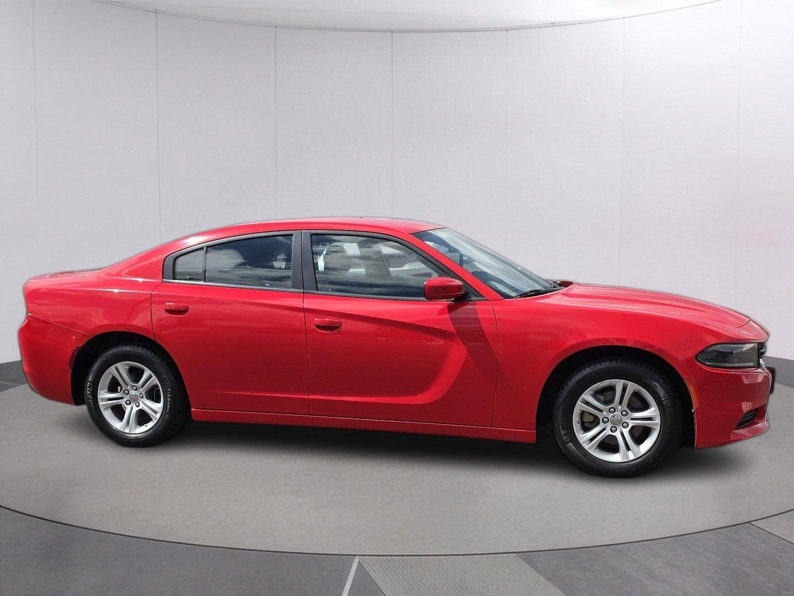 Used 2022 Torred Clearcoat Dodge SXT image 6
