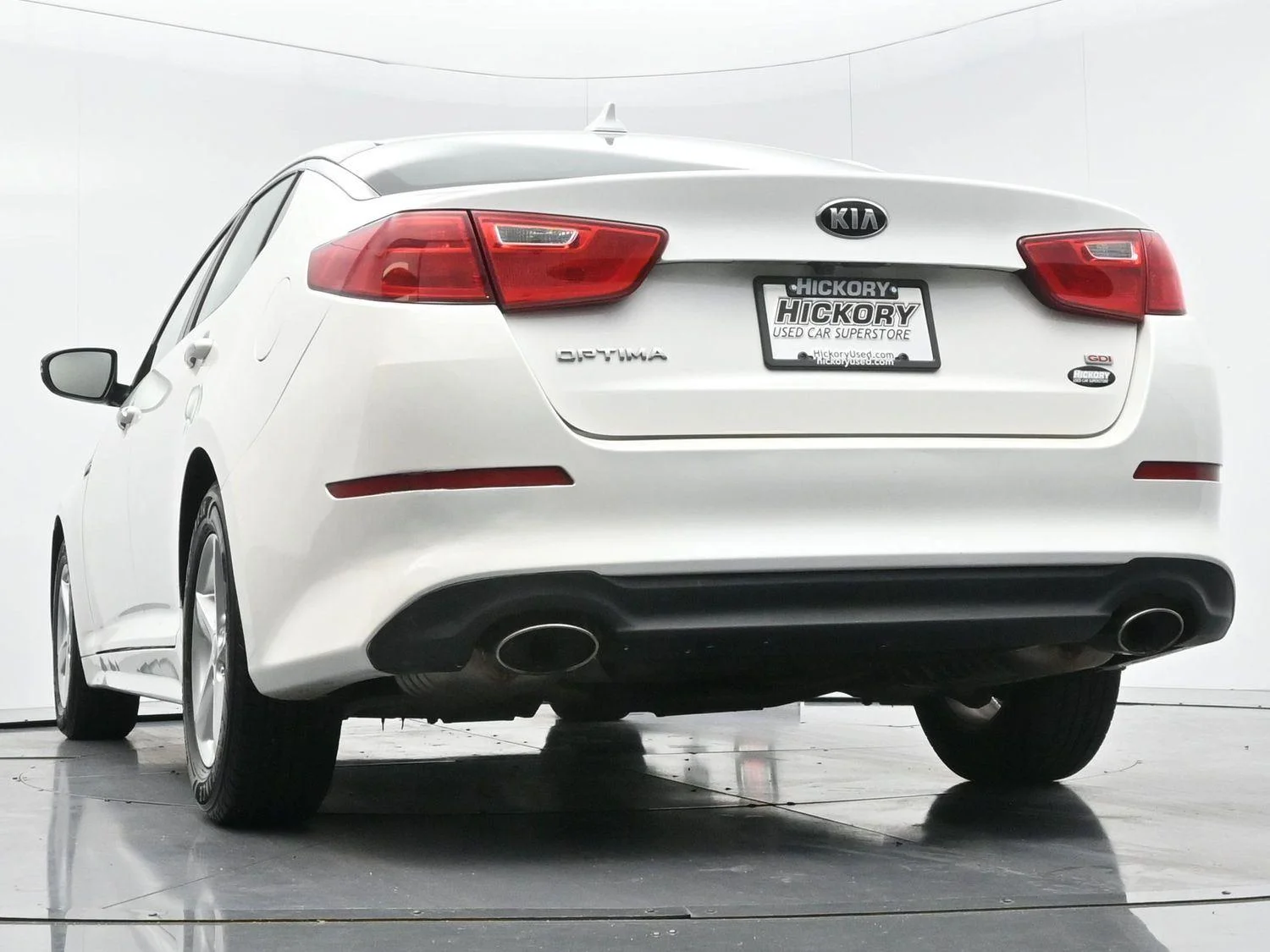Used 2015 Snow White Pearl Kia LX image 48