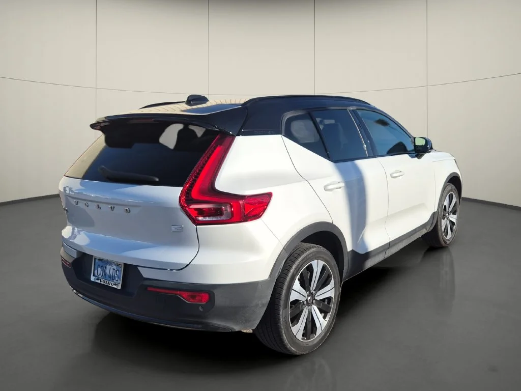 Used 2023 White Volvo Twin Plus image 7