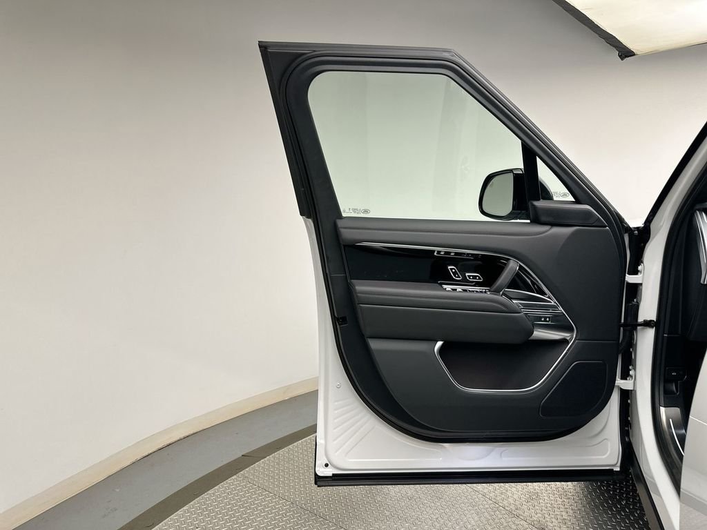 New 2026 Fuji White Land Rover SE image 9