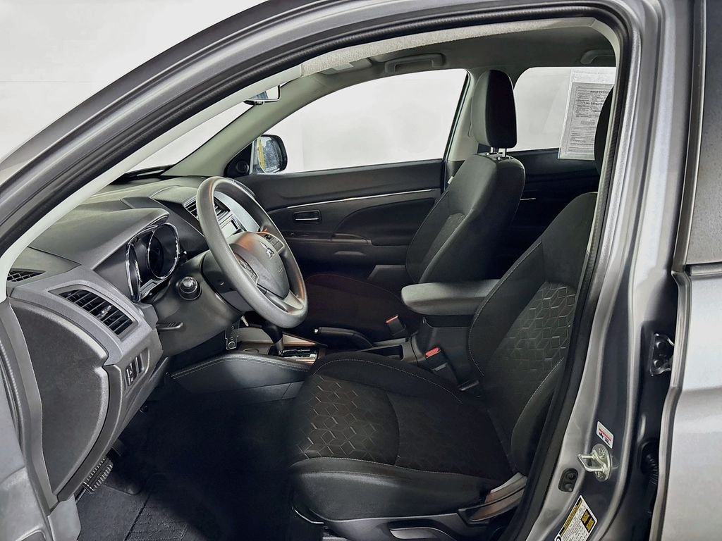Used 2022  Mitsubishi 2.0 ES image 11