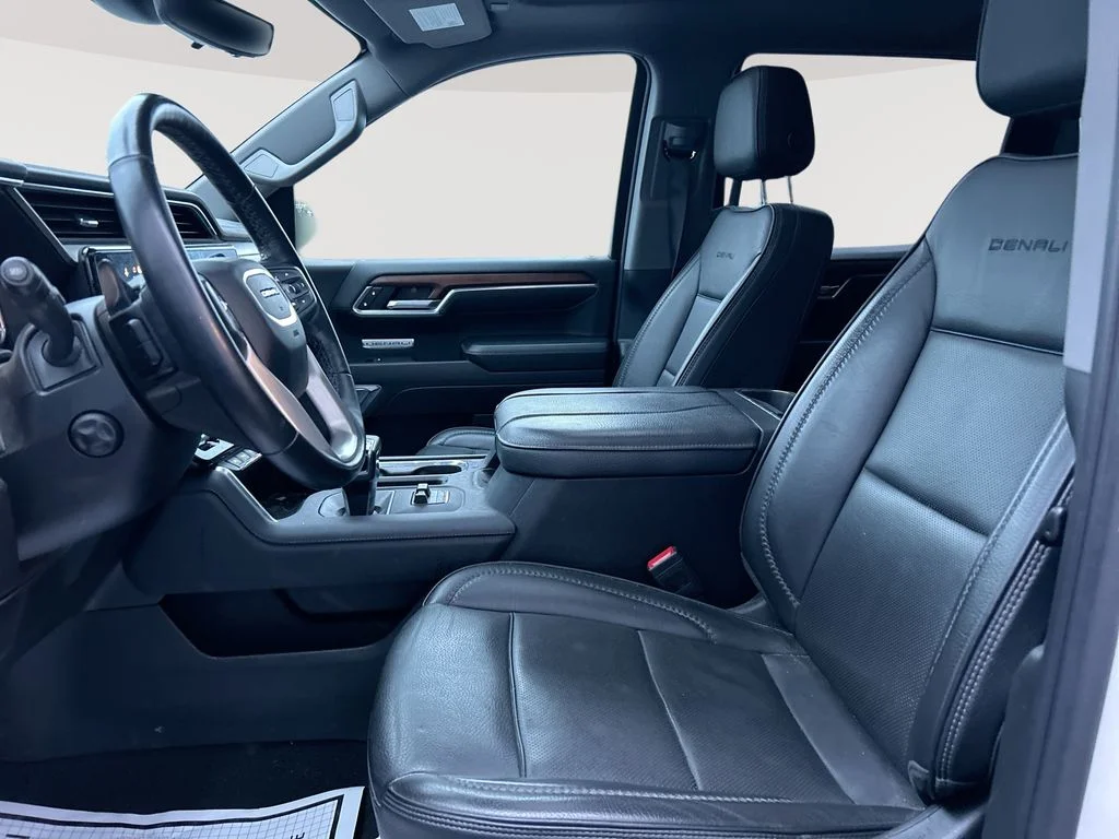 Used 2023 White GMC Denali image 23