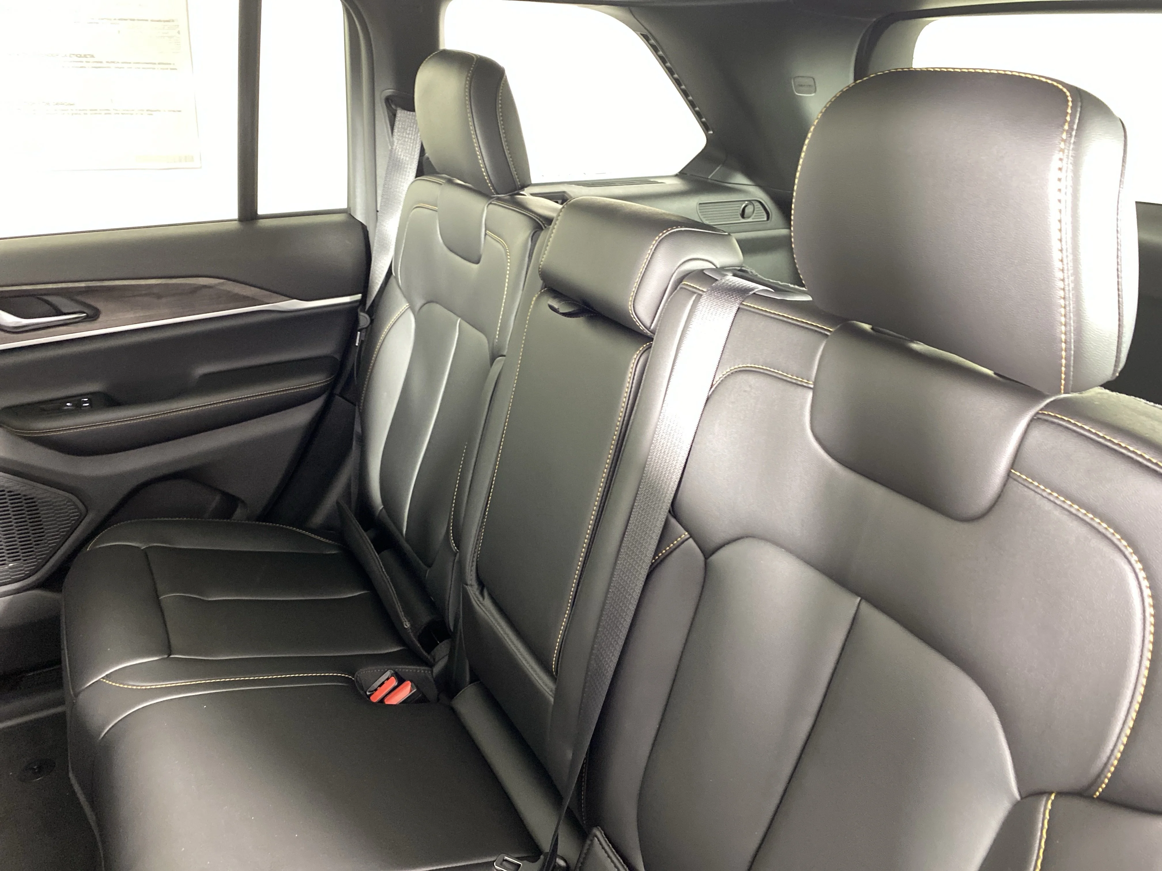 New 2026 Bright White Clear-Coat Exterior Paint Jeep  image 30