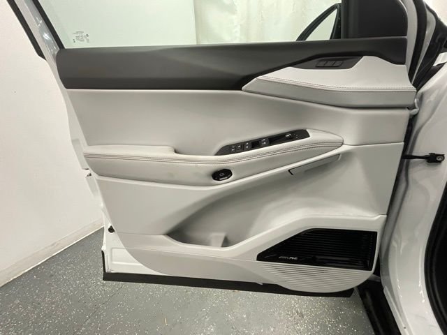New 2026 Bright White Clear-Coat Exterior Paint Jeep Overland image 9