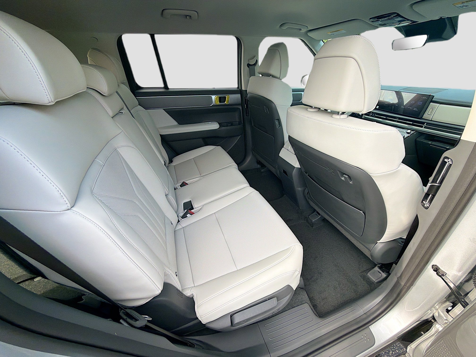 New 2026 Shimmering Silver Hyundai SEL FWD image 43