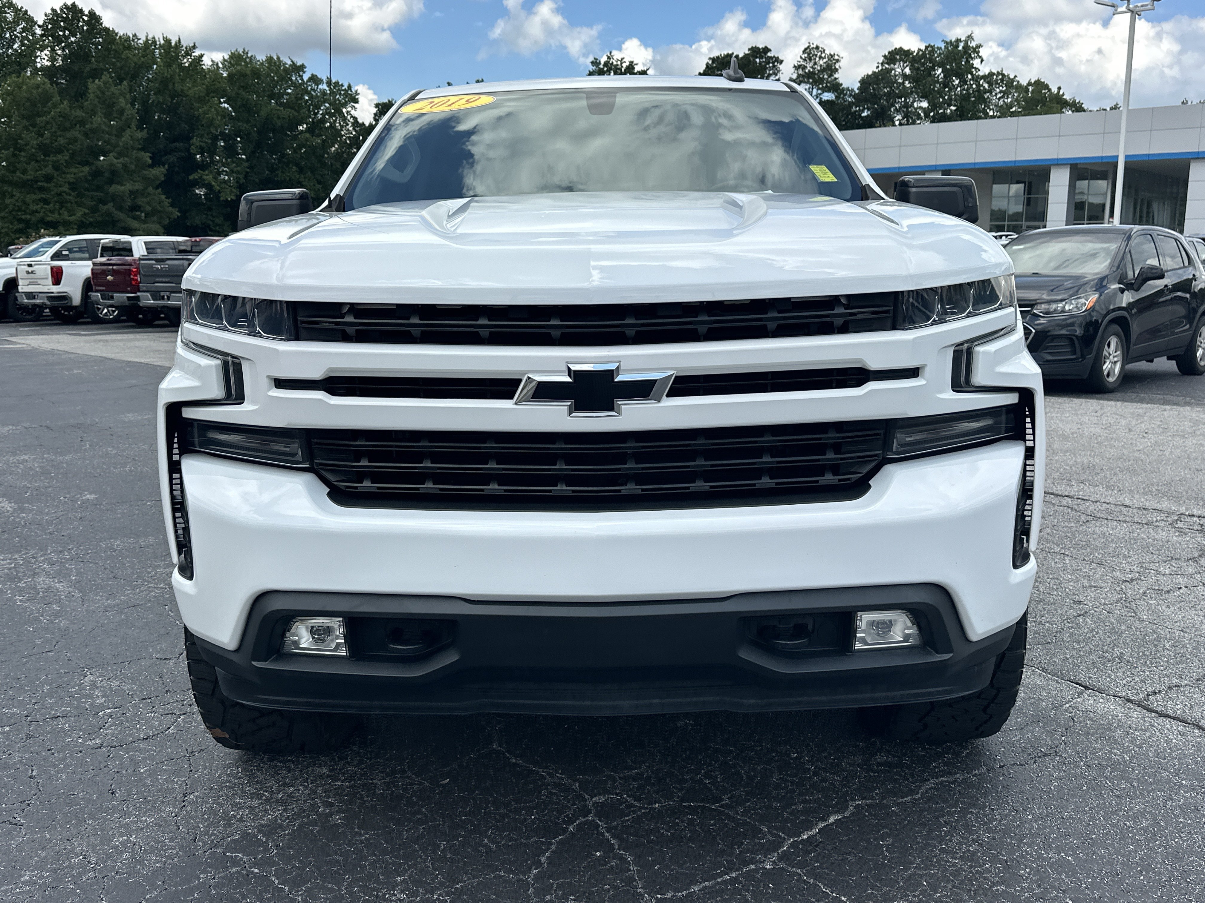 Used 2019 SUMMIT WHITE Chevrolet RST image 2