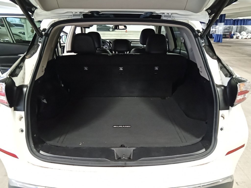 Used 2018 Pearl White Nissan Platinum image 11