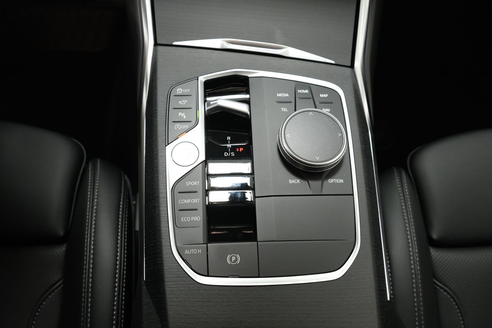 New 2026 Mineral White Metallic BMW 330i xDrive image 37