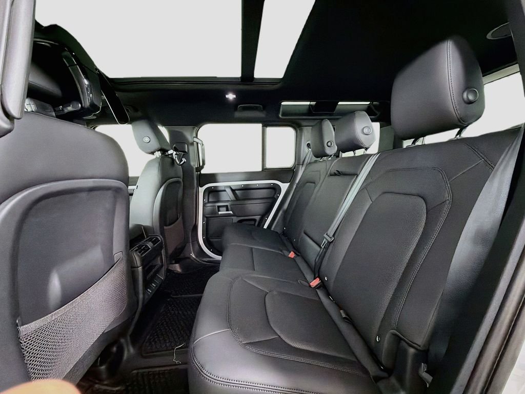 New 2026 Fuji White Land Rover X-Dynamic SE image 26