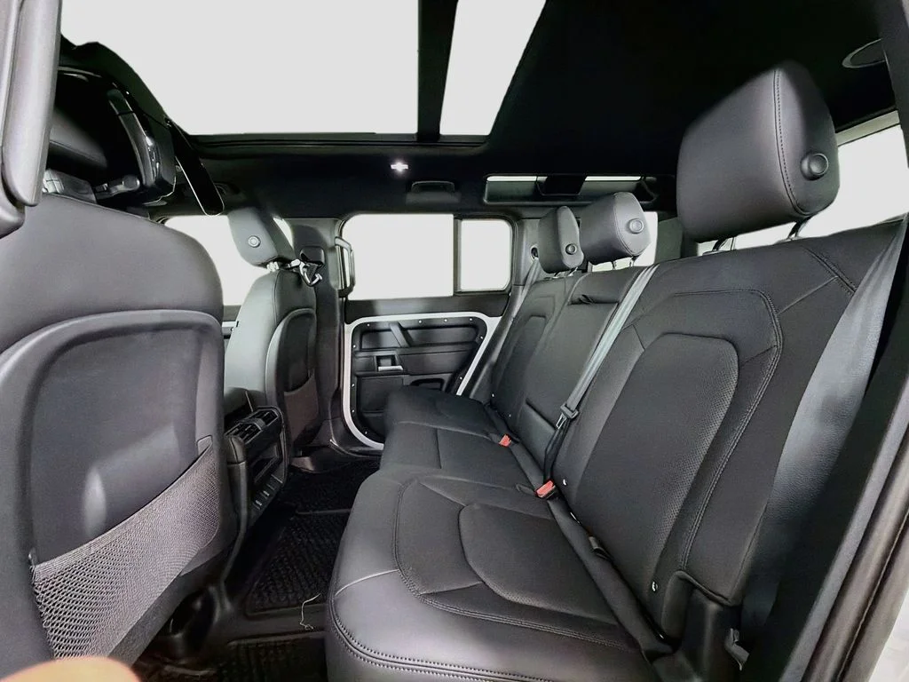 New 2026 Fuji White Land Rover X-Dynamic SE image 26