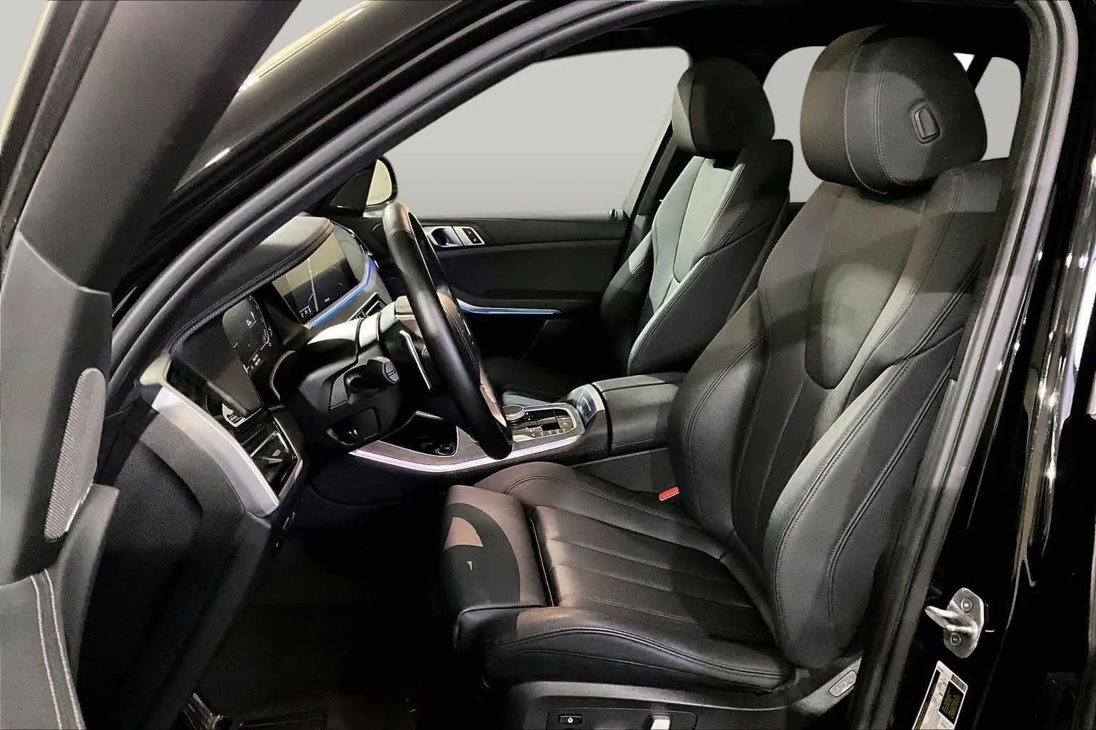 Certified Used 2019 Jet Black BMW xDrive40i image 15